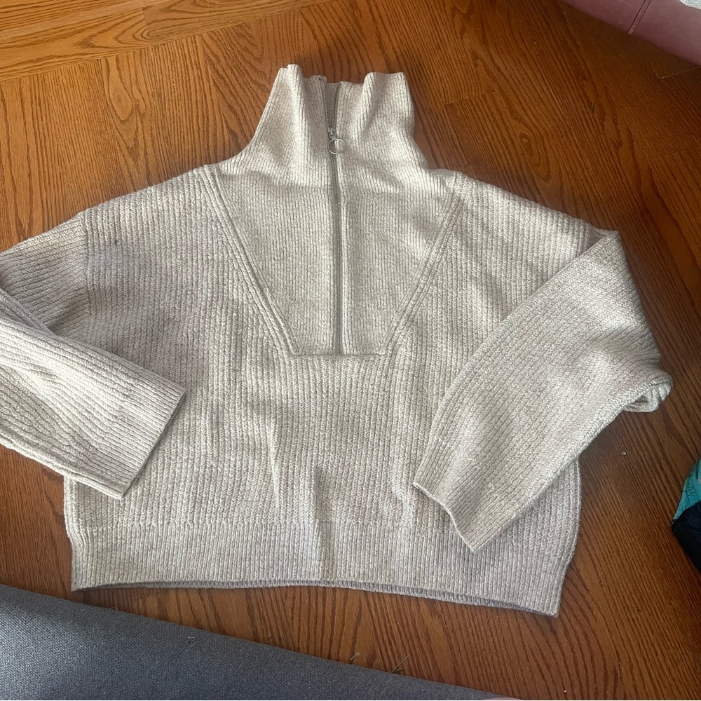 H&M quality cream zip up sweater